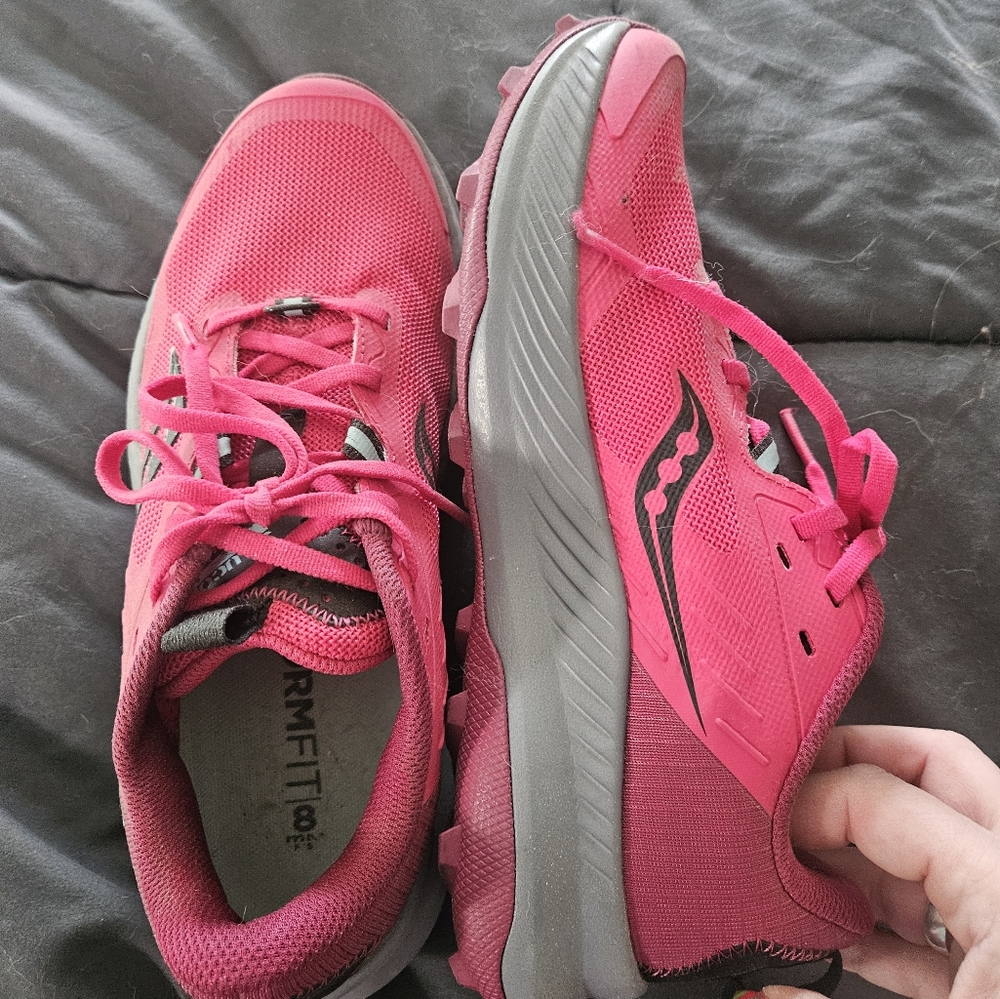 Saucony Women's Redish pink Running Shoes